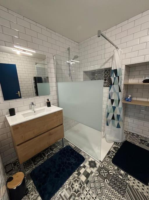 Charmante Maison Renovee Centre-Ville Balbigny المظهر الخارجي الصورة