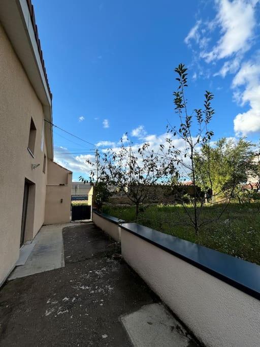 Charmante Maison Renovee Centre-Ville Balbigny المظهر الخارجي الصورة
